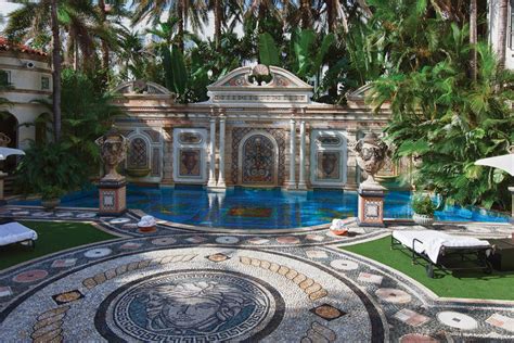 gianni versace casa milano|where does gianni versace live.